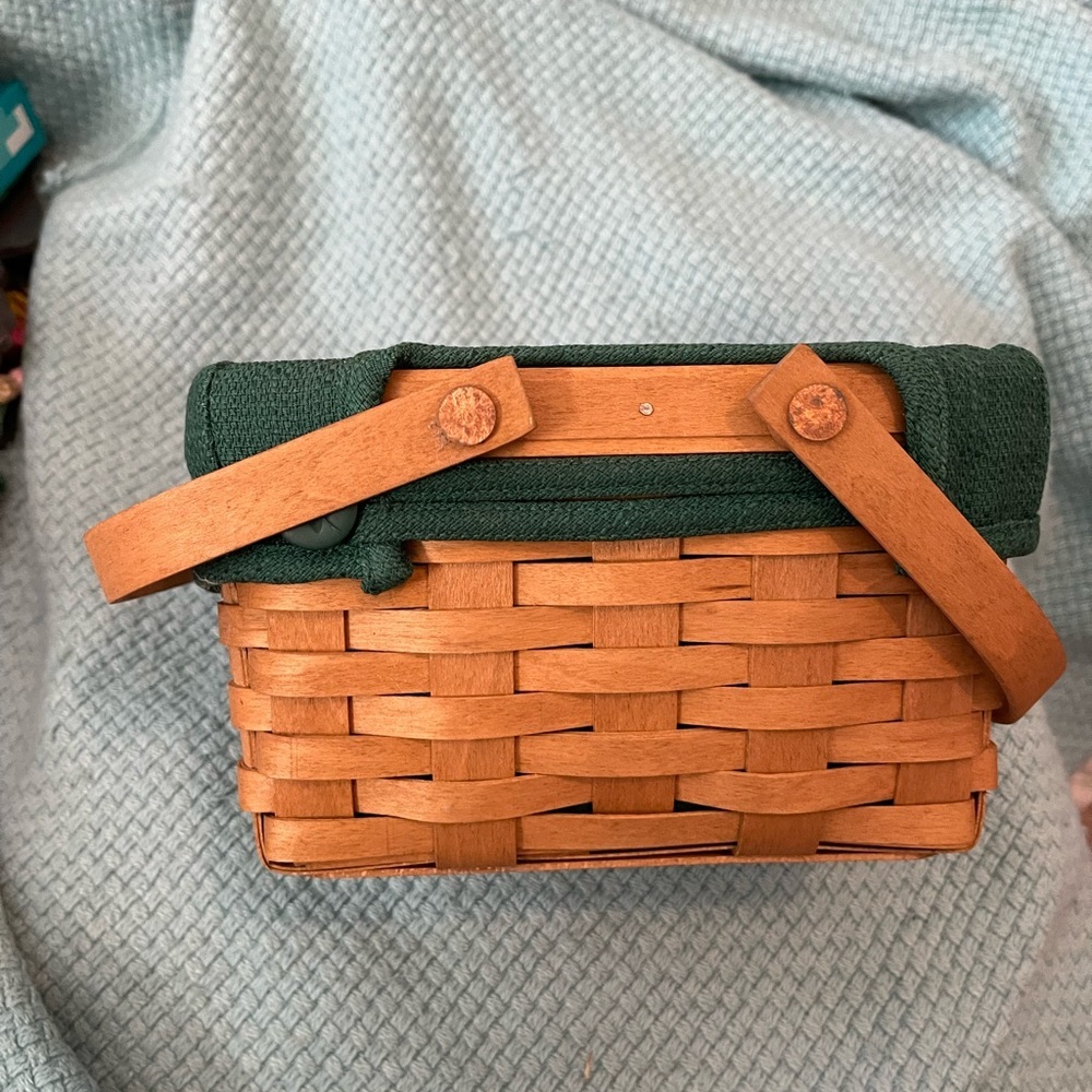 2003 LONGABERGER LITTLE MARKET COMBO BASKET, GREEN FABRIC LINER & PROTECTOR
